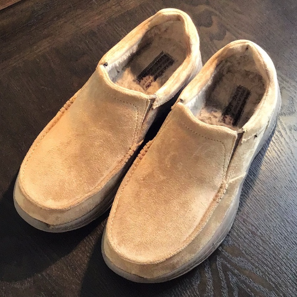 EUC Men’s 8 Skechers Relaxed Fit Luxe Foam Suede Slippers